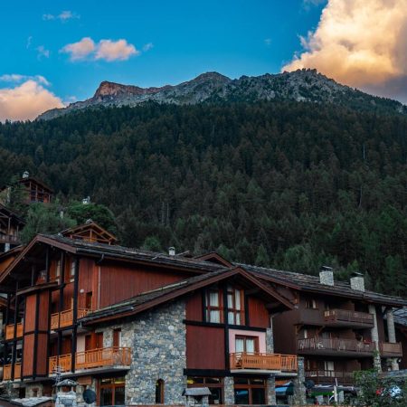 pexels-nicolas-veithen-1719722